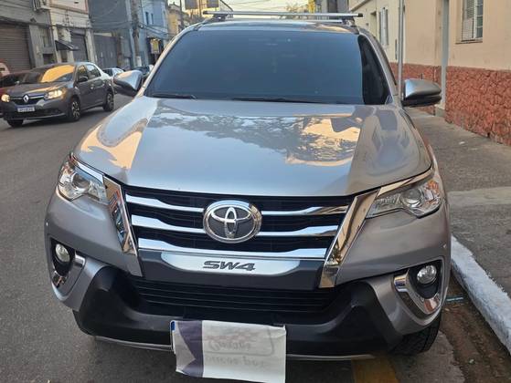 TOYOTA HILUX SW4 2.7 SRV 7 LUGARES 4X2 16V FLEX 4P AUTOMÁTICO TOYOTA HILUX SW4 2.7 SRV 7 LUGARES 4X2 16V FLEX 4P AUTOMÁTICO